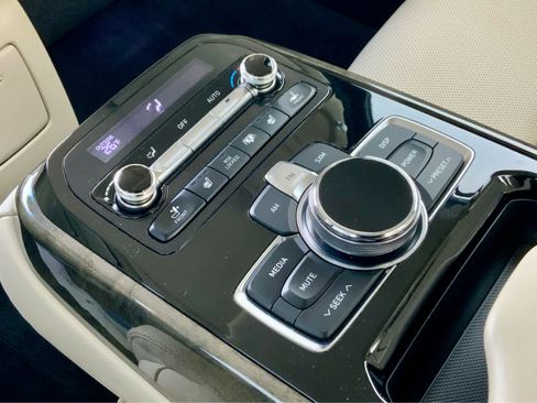 Used 2017 Genesis G90 3.3T Premium image 32