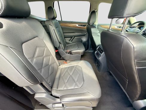Certified 2024 Volkswagen Atlas SE FWD image 28