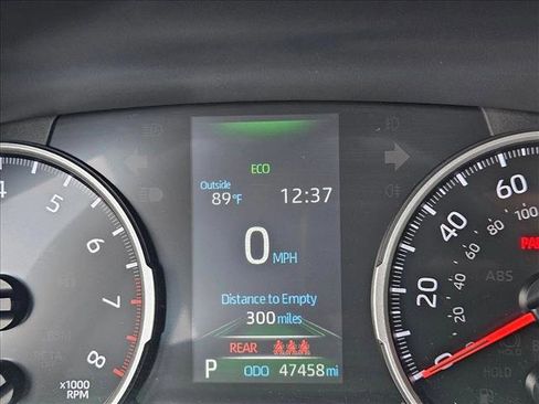 Used 2022 Toyota RAV4 LE FWD image 9
