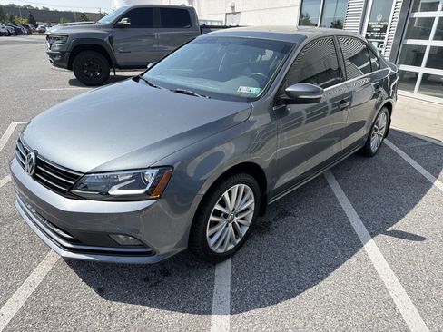 Used 2016 Volkswagen Jetta SEL FWD image 2