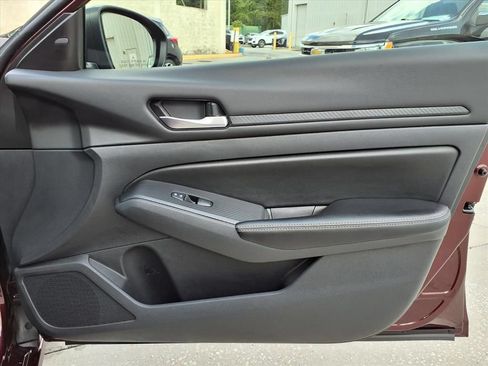 Used 2024 Nissan Altima 2.5 SV FWD image 10