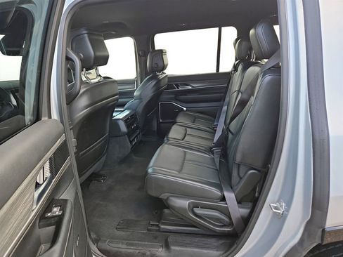 Used 2024 Jeep Wagoneer Series III w/ Flexible Seating Group AWD/4WD image 30