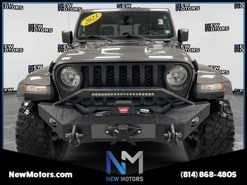Used 2023 Jeep Gladiator Sport AWD/4WD image 6