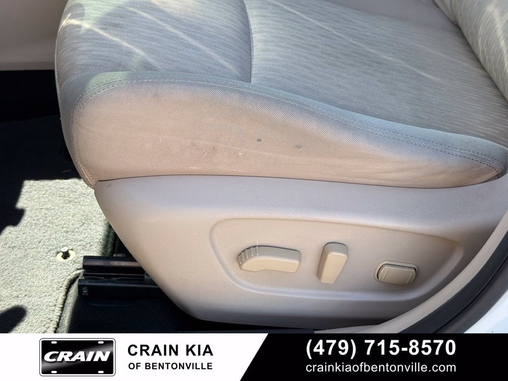 Used 2017 Nissan Rogue SV w/ SV Premium Package FWD image 11