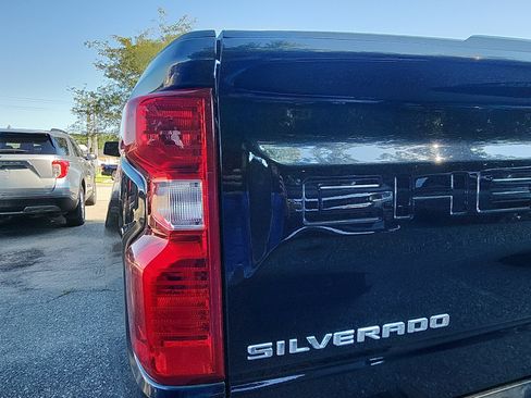 Used 2023 Chevrolet Silverado 1500 LT AWD/4WD image 9