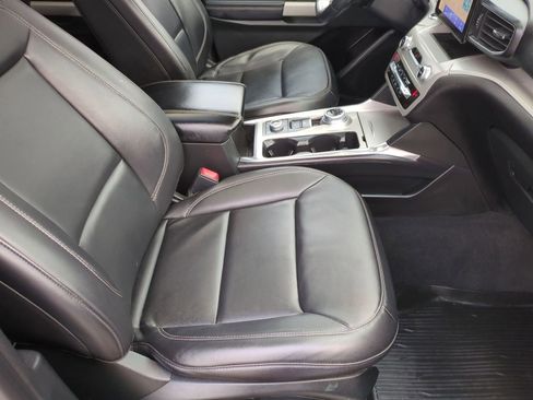 Certified 2023 Ford Explorer XLT w/ Equipment Group 202A image 29