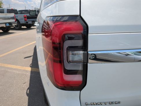Used 2024 Ford Expedition Limited AWD/4WD image 11