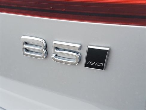 Used 2025 Volvo V60 B5 Cross Country Plus image 8