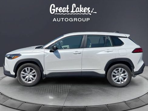 Used 2025 Toyota Corolla Cross L AWD/4WD image 2