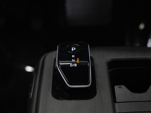 Used 2023 Nissan Ariya FWD image 21