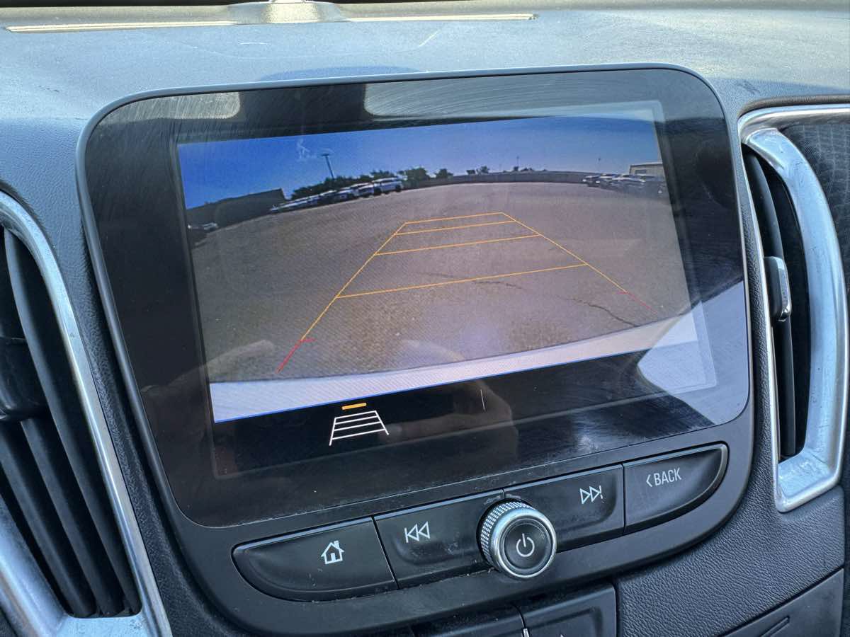 Used 2020 Chevrolet Malibu LT FWD image 28