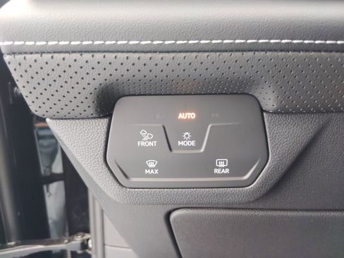 New 2026 Volkswagen Atlas Cross Sport SE FWD image 16