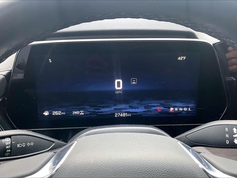 Used 2025 Chevrolet Suburban Premier image 26