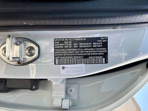 Used 2019 Porsche Macan AWD/4WD image 21