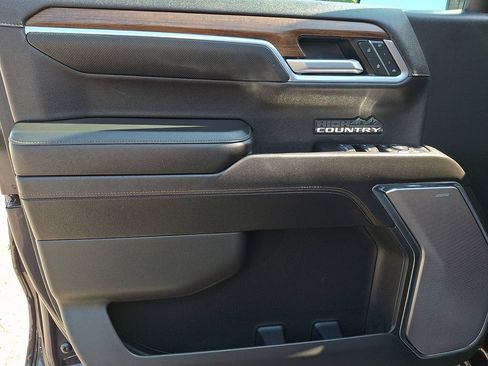 Used 2022 Chevrolet Silverado 1500 High Country w/ Z71 Off-Road Package AWD/4WD image 13