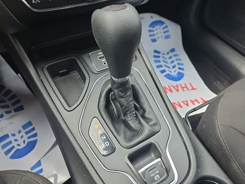 Used 2019 Jeep Cherokee Latitude w/ Popular Appearance Group image 21