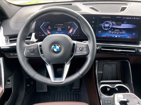 Used 2025 BMW X2 xDrive28i AWD/4WD image 5