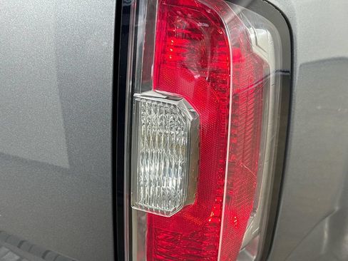 Used 2022 GMC Canyon Denali RWD image 31