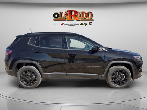 New 2026 Jeep Compass Latitude image 8