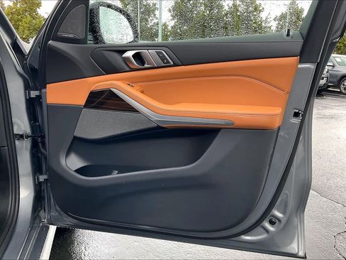 Used 2025 BMW X5 xDrive40i w/ M Sport Package image 27