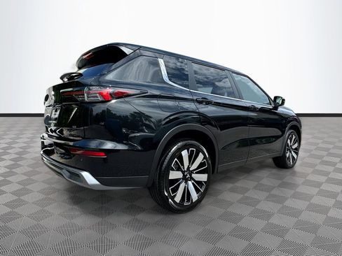Used 2025 Mitsubishi Outlander SE image 6