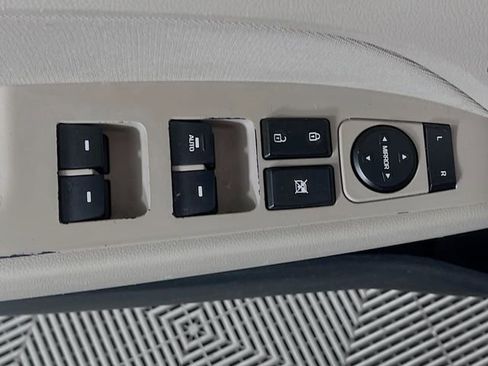 Used 2018 Hyundai Elantra Value Edition FWD image 18