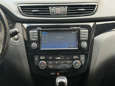 Used 2017 Nissan Rogue Sport SV w/ SV Premium Package FWD image 15