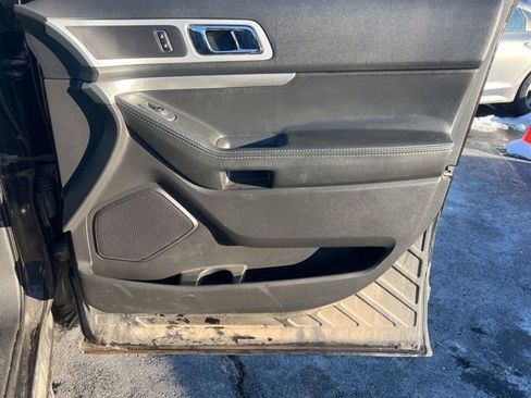 Used 2013 Ford Explorer XLT image 30