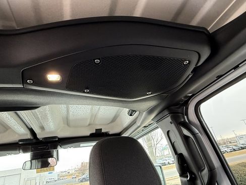 Used 2025 Jeep Gladiator Sport image 39