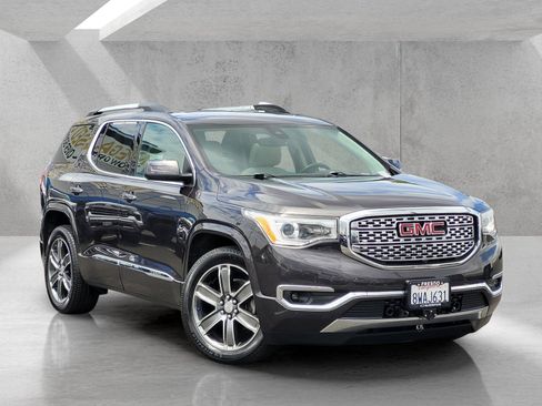 Used 2018 GMC Acadia Denali w/ Technology Package FWD image 1