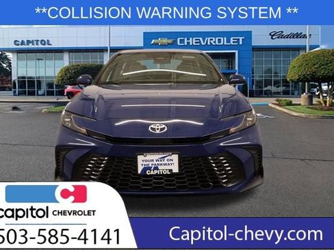 Used 2025 Toyota Camry SE image 4