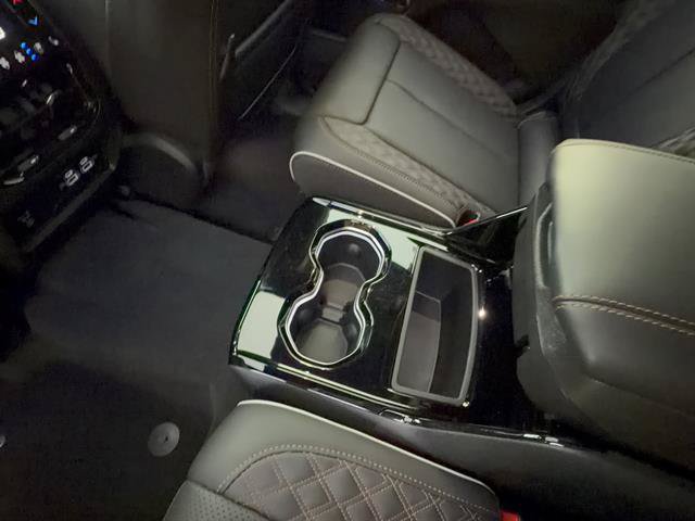 Used 2023 Jeep Grand Cherokee L Summit AWD/4WD image 30