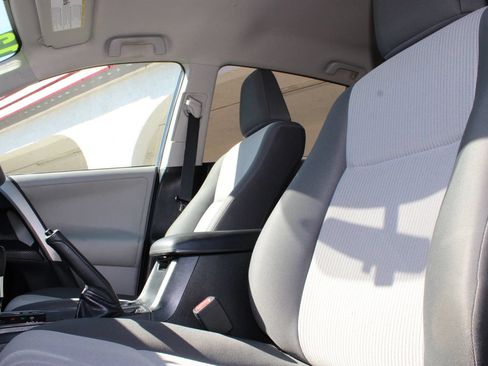 Used 2013 Toyota RAV4 LE FWD image 20