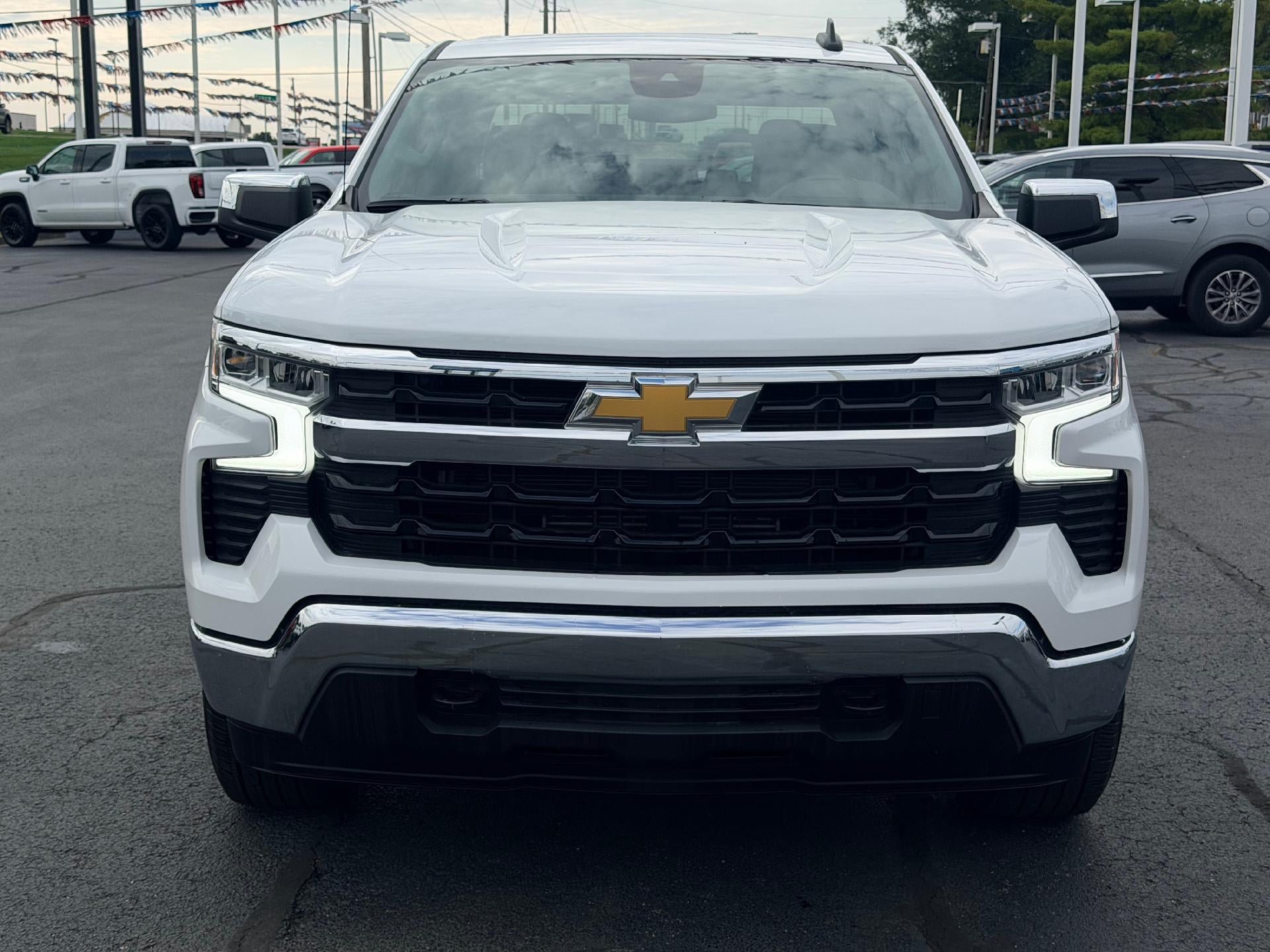 Used 2023 Chevrolet Silverado 1500 LT AWD/4WD image 2