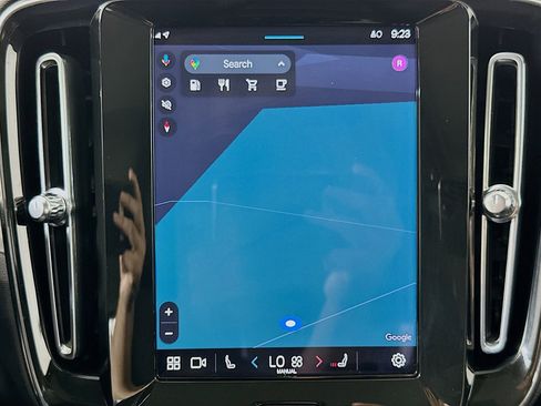 Used 2025 Volvo XC40 B5 Plus image 22