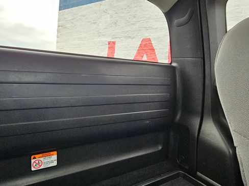 Used 2019 Toyota Tacoma SR image 27