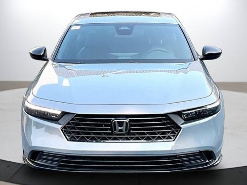 Used 2025 Honda Accord Sport image 3