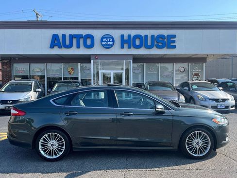 Used 2015 Ford Fusion SE w/ Equipment Group 202A FWD image 9