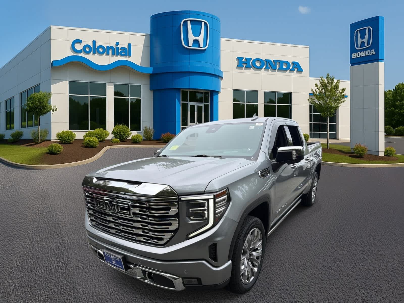 Used 2024 GMC Sierra 1500 Denali w/ Denali Reserve Package AWD/4WD image 2