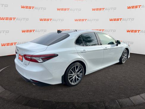 Used 2022 Toyota Camry XLE image 5