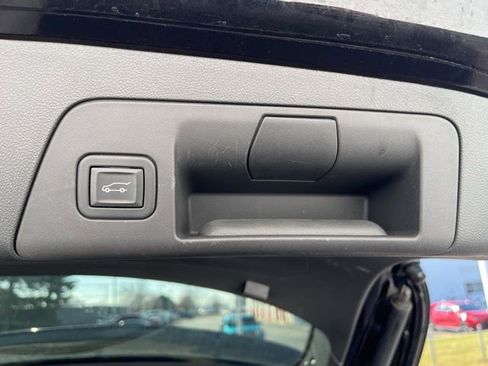 Used 2023 Buick Envision Essence image 8