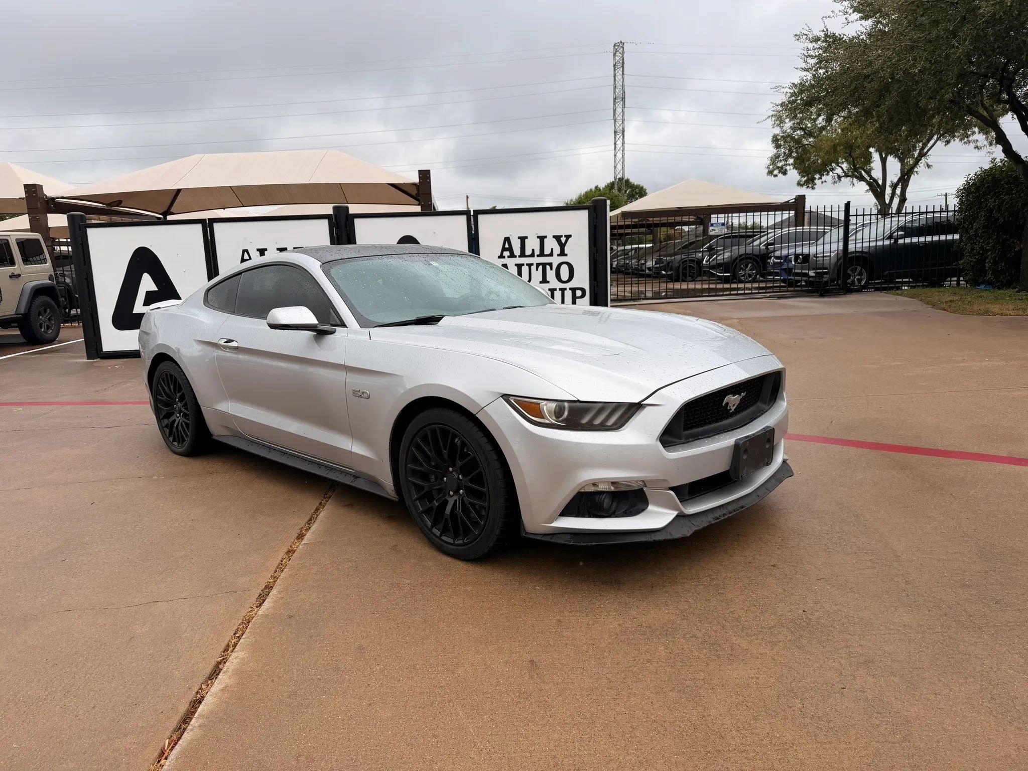 Used 2017 Ford Mustang GT Premium w/ GT Performance Package RWD image 5