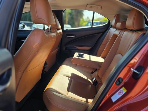 Used 2019 Lexus UX 250h AWD image 19