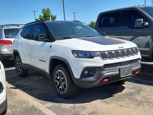 Used 2025 Jeep Compass Trailhawk AWD/4WD image 1