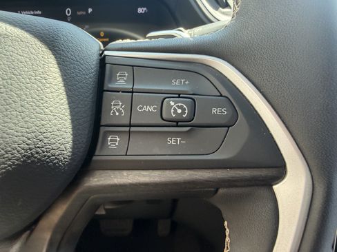 Used 2023 Jeep Grand Cherokee L Limited AWD/4WD image 37