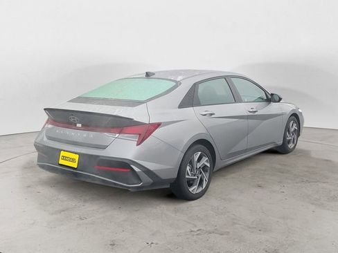 Certified 2025 Hyundai Elantra Sport image 5