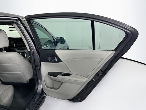 Used 2015 Honda Accord Touring image 30