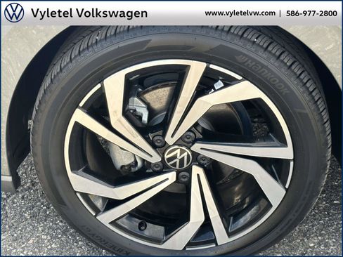 Certified 2025 Volkswagen Jetta SEL image 7
