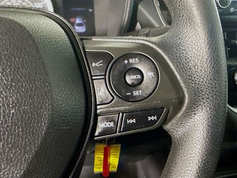 Used 2021 Toyota Corolla LE image 15