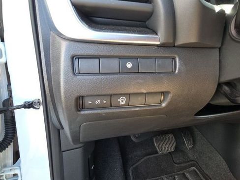 Used 2023 Nissan Rogue SV FWD image 14